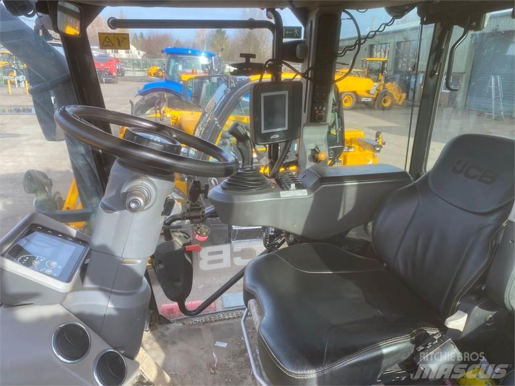 JCB 4220 Tractoren