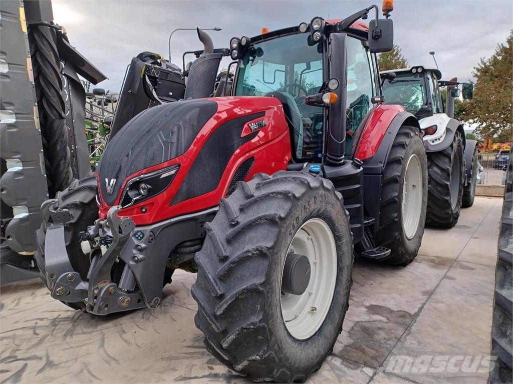 Valtra T 214 Tractoren