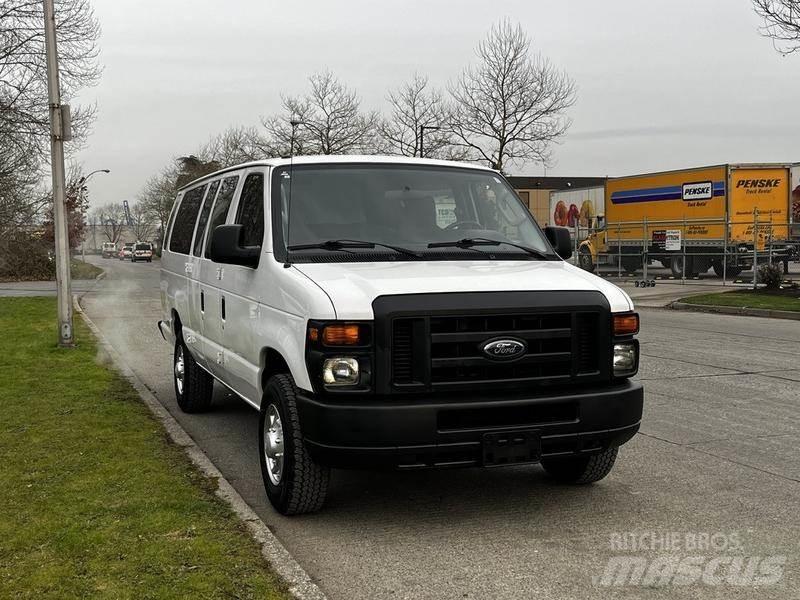 Ford Econoline Auto's