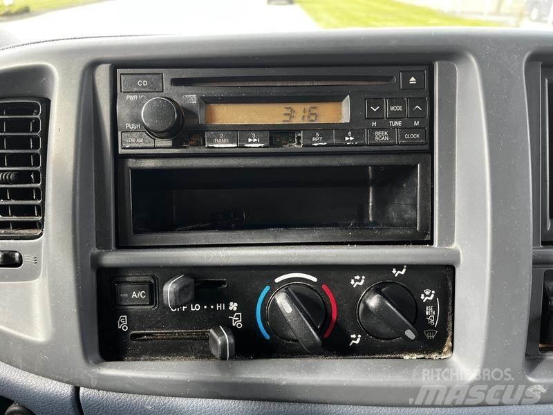 Hino 268 Gesloten bedrijfswagens