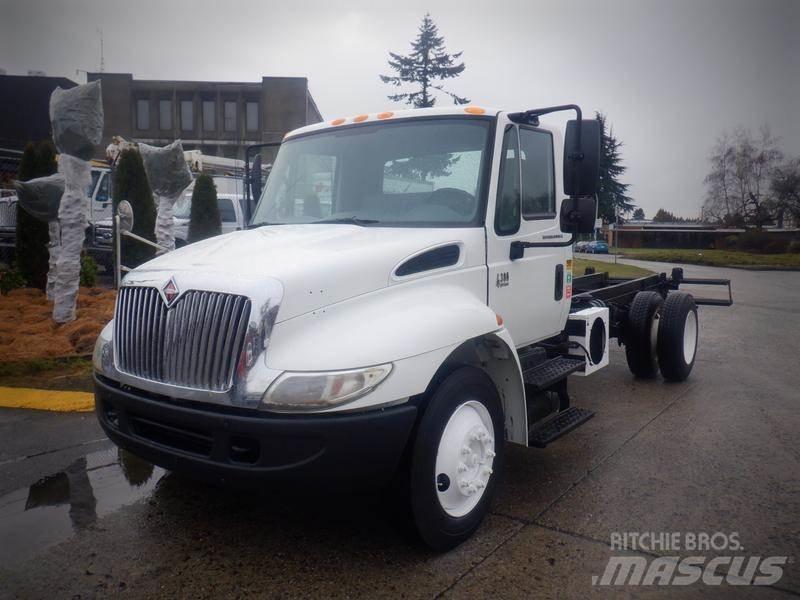 International 4300 Chassis met cabine