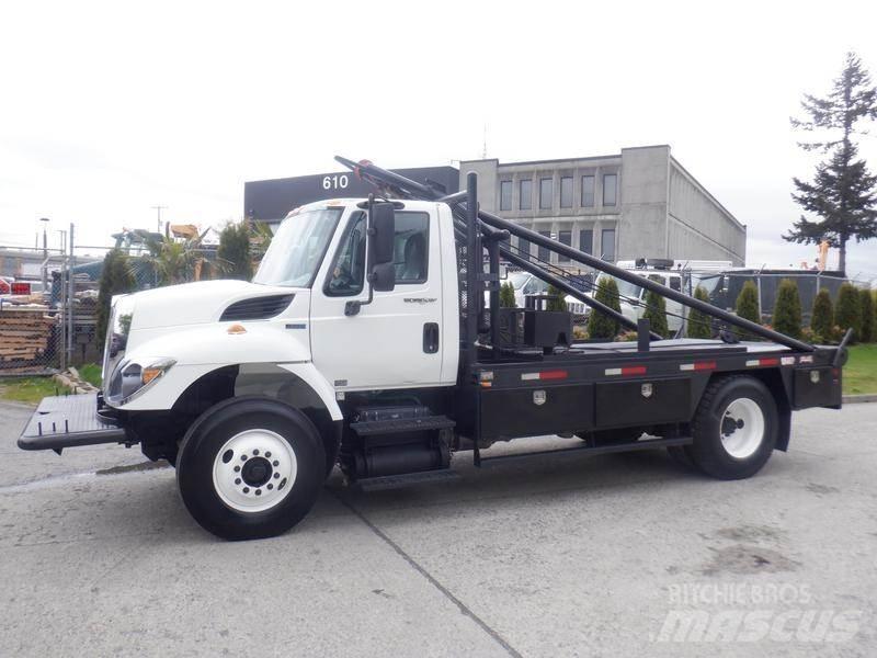 International 7300 Platte bakwagens