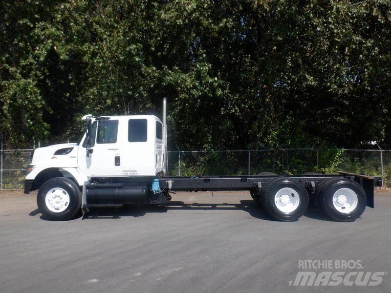 International 7400 Chassis met cabine