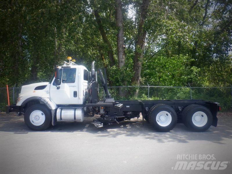 International 7400 Chassis met cabine