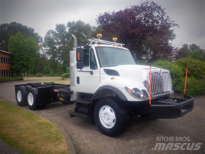International 7400 Chassis met cabine