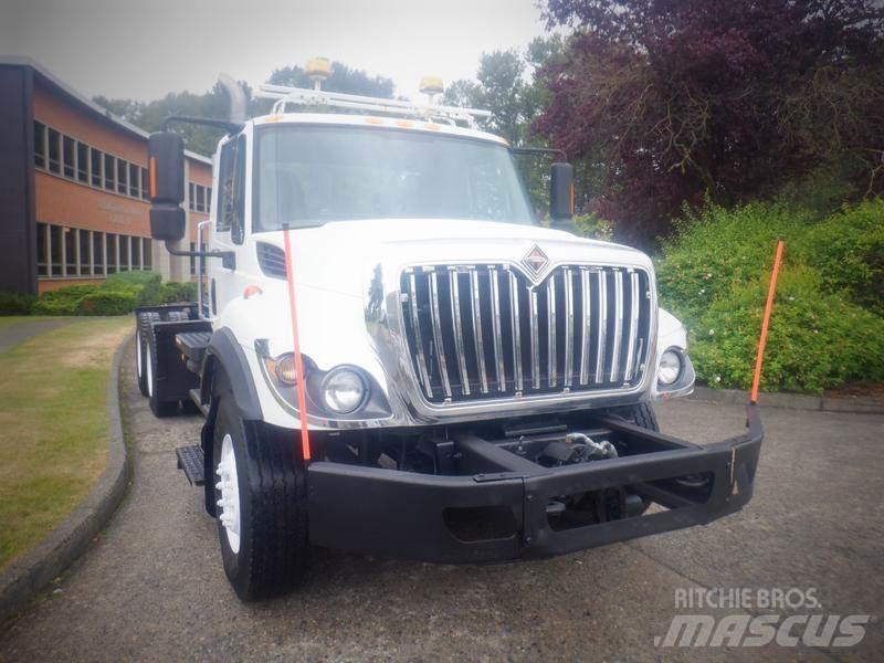 International 7400 Chassis met cabine