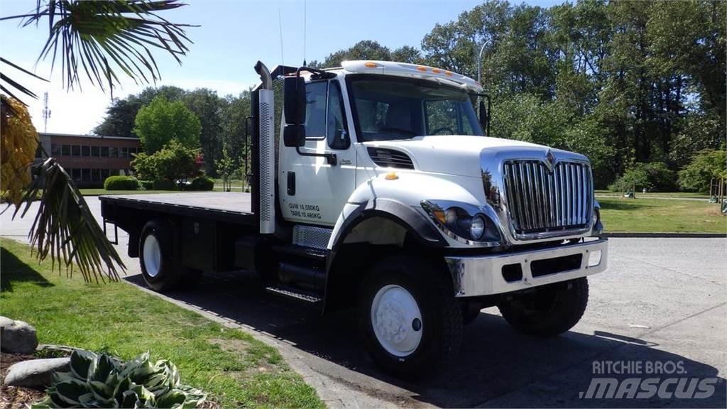 International 7400 Platte bakwagens