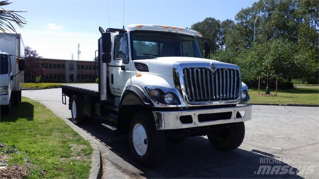 International 7400 Platte bakwagens
