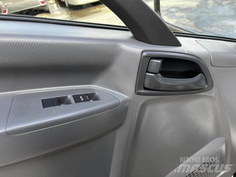 Isuzu NPR Gesloten bedrijfswagens