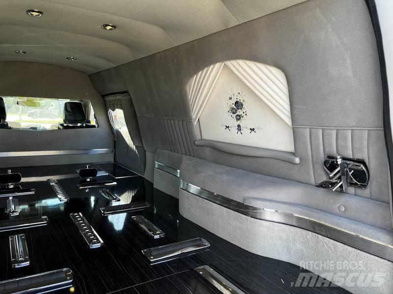 Lincoln MKT Auto's