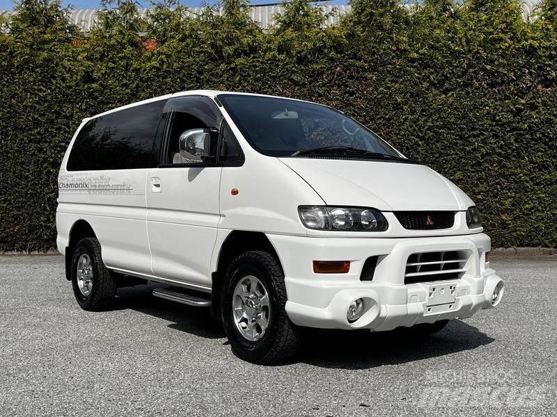 Mitsubishi Delica Auto's