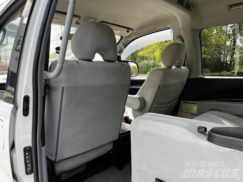 Mitsubishi Delica Auto's