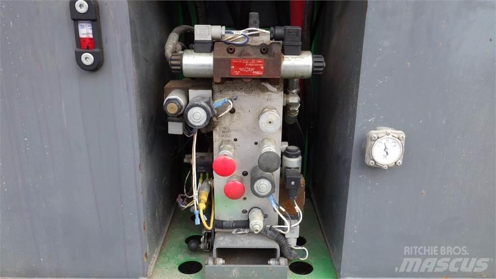 SkyJack SJ6826RT Schaarhoogwerkers