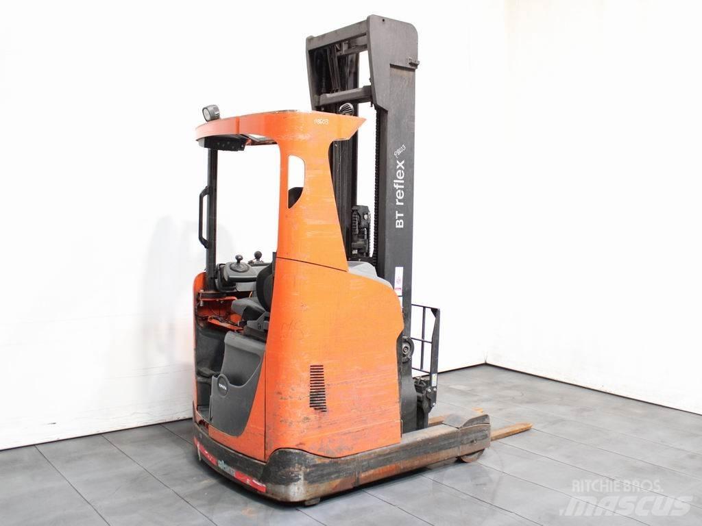BT RRE 140 Reachtruck voor hoog niveau