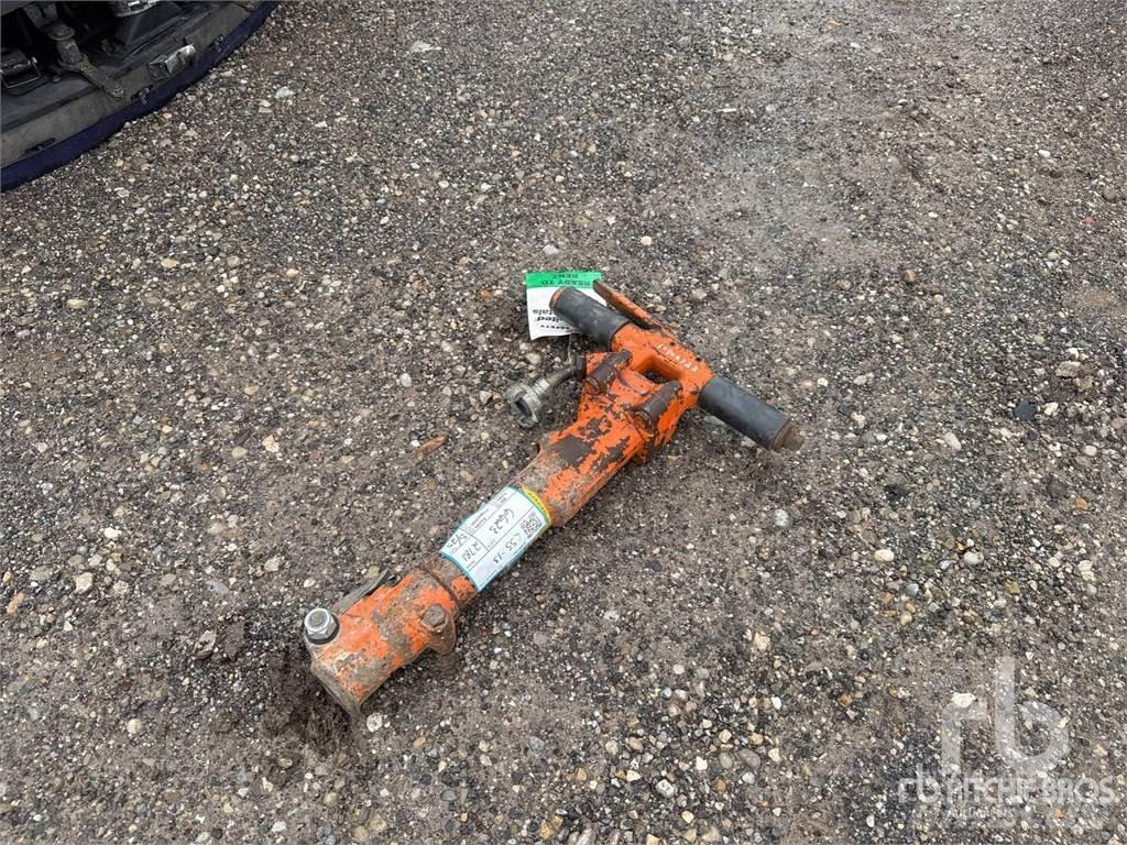  APT M117 Hamers en brekers