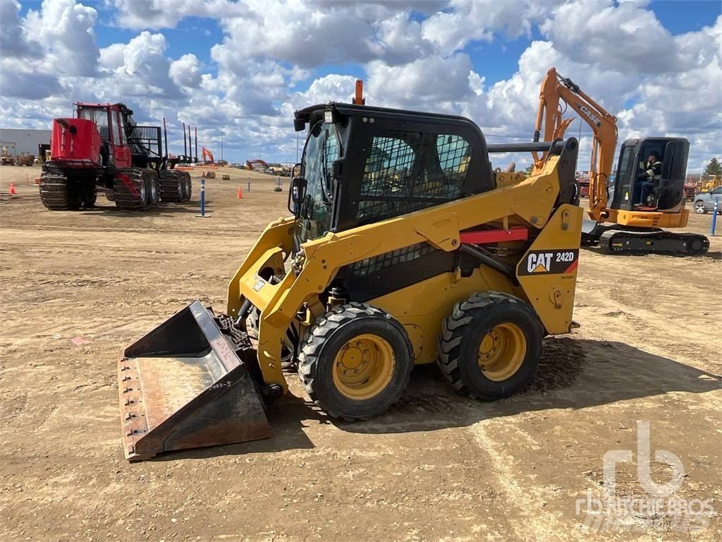 CAT 242D Schrankladers