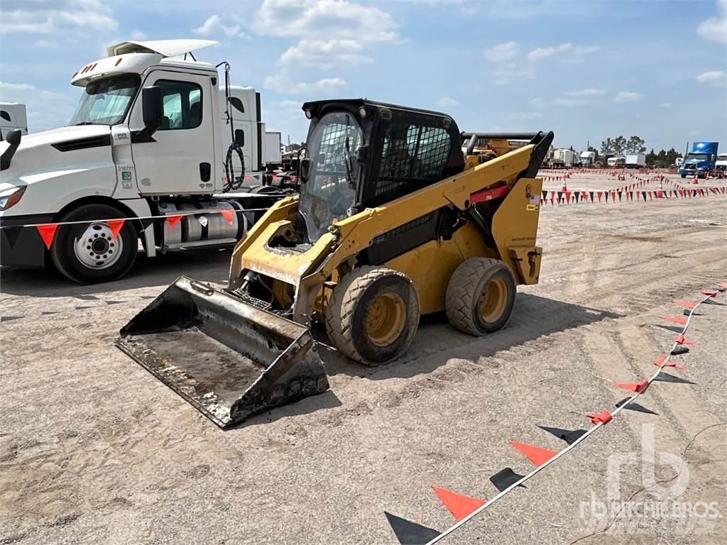 CAT 272D2 Schrankladers