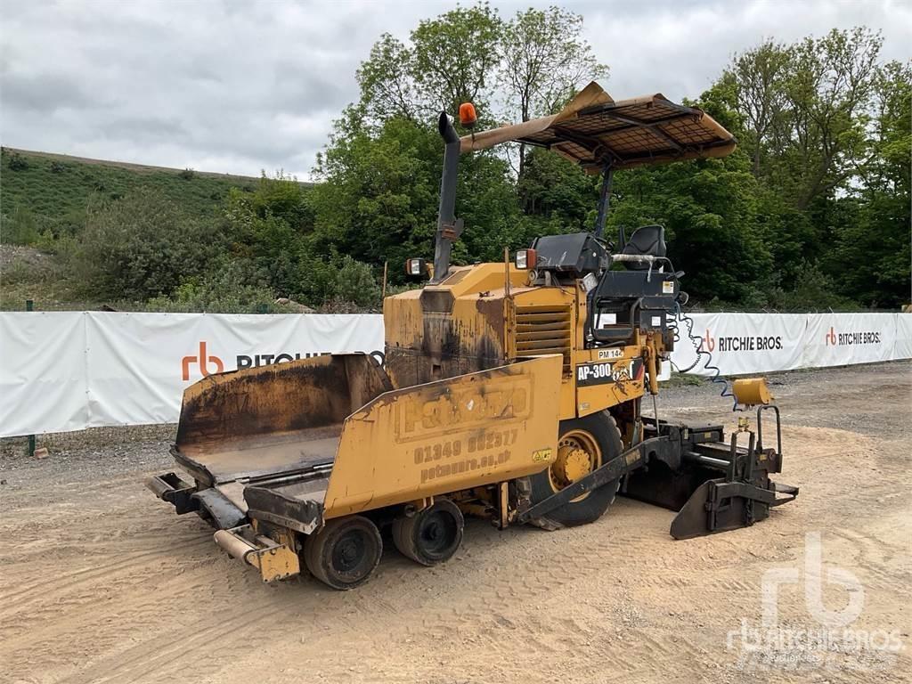 CAT AP300D Asfaltafwerkmachines