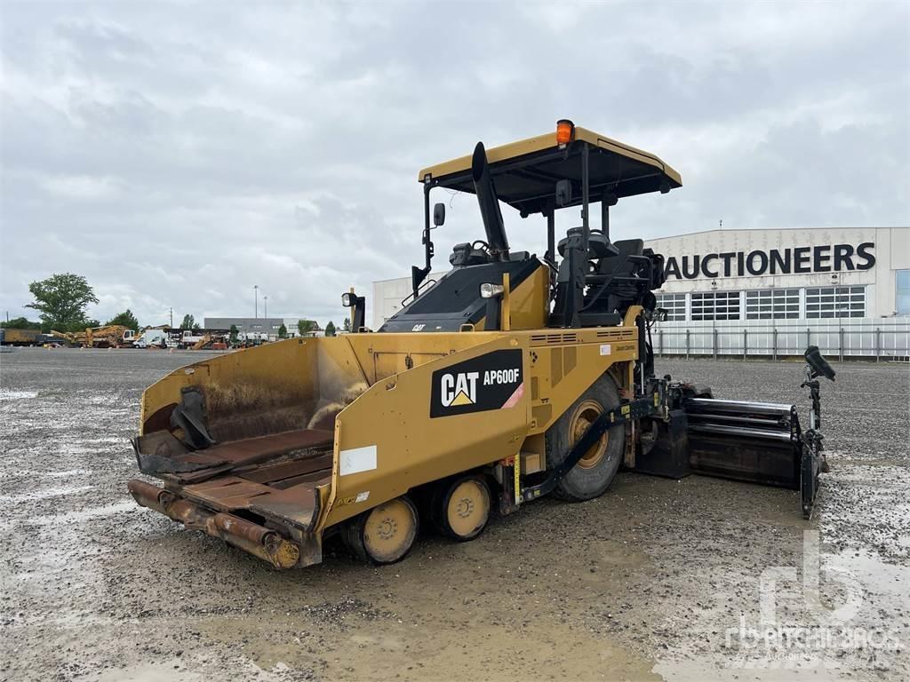 CAT AP600F Asfaltafwerkmachines