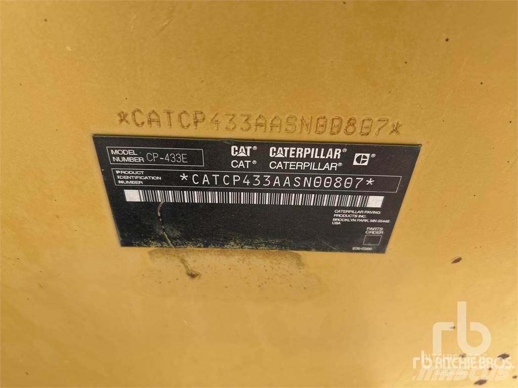 CAT CP433E Afvalpersen