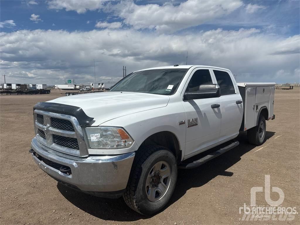 Dodge 3500 Bestelwagens met open laadbak