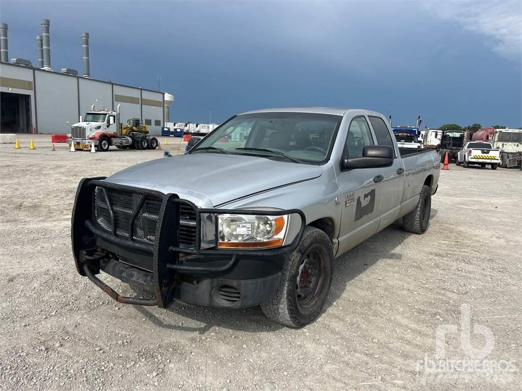 Dodge RAM 2500 Bestelwagens met open laadbak