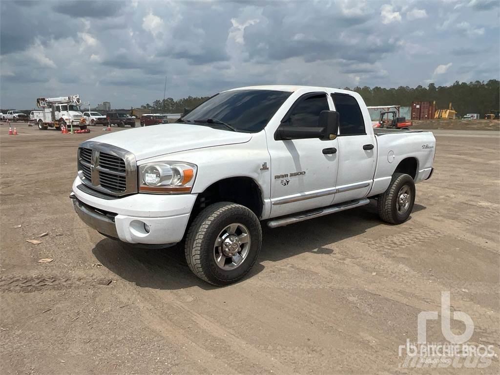 Dodge RAM 2500 Bestelwagens met open laadbak