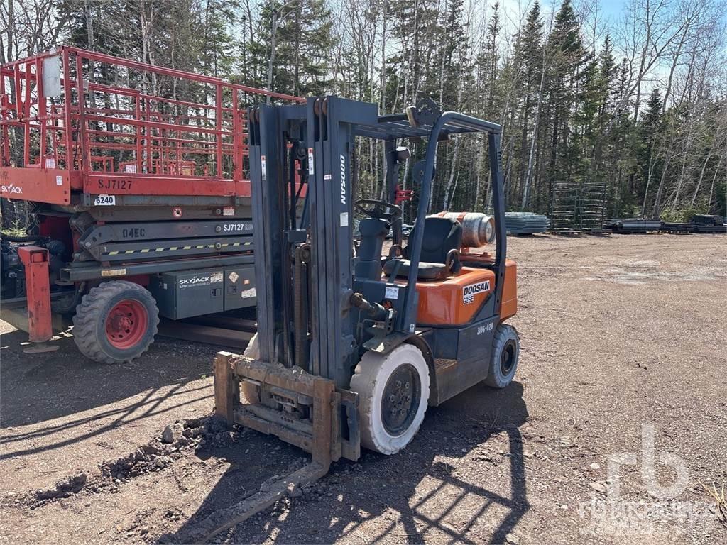 Doosan G25E-3 Diesel heftrucks