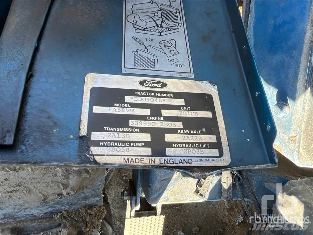 Ford 7740 Pijpenleggers