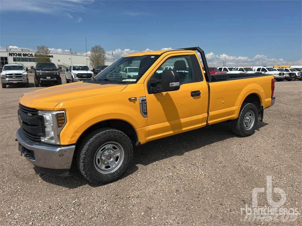 Ford F-250 Bestelwagens met open laadbak