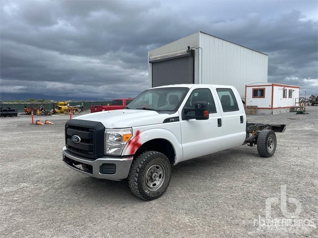 Ford F-350 Chassis met cabine