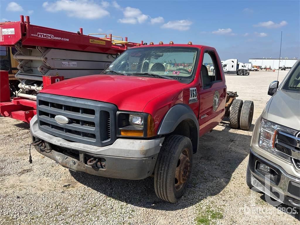 Ford F-450 Chassis met cabine