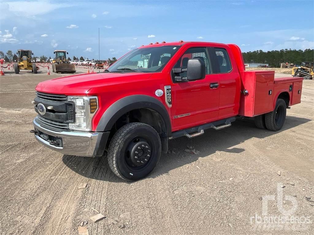 Ford F-450 Chassis met cabine
