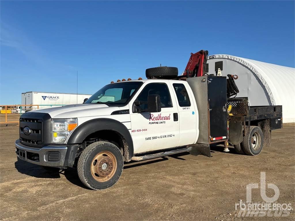 Ford F-550 Vlakke laadvloer met kraan