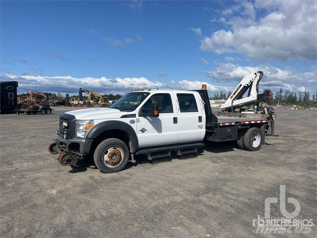 Ford F-550 Vlakke laadvloer met kraan
