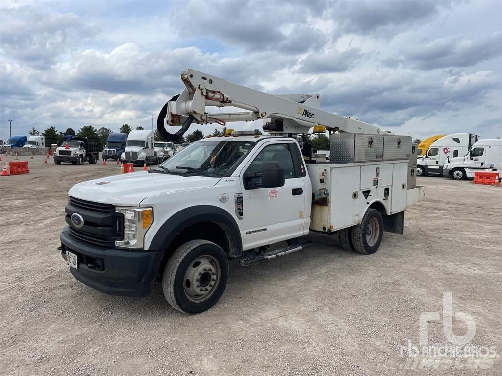 Ford F-550 Aanhanger hoogwerkers