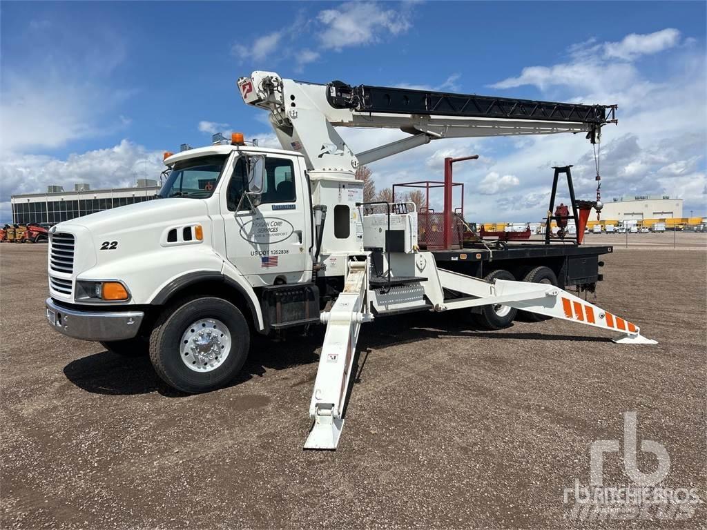 Ford LT9000 Vlakke laadvloer met kraan