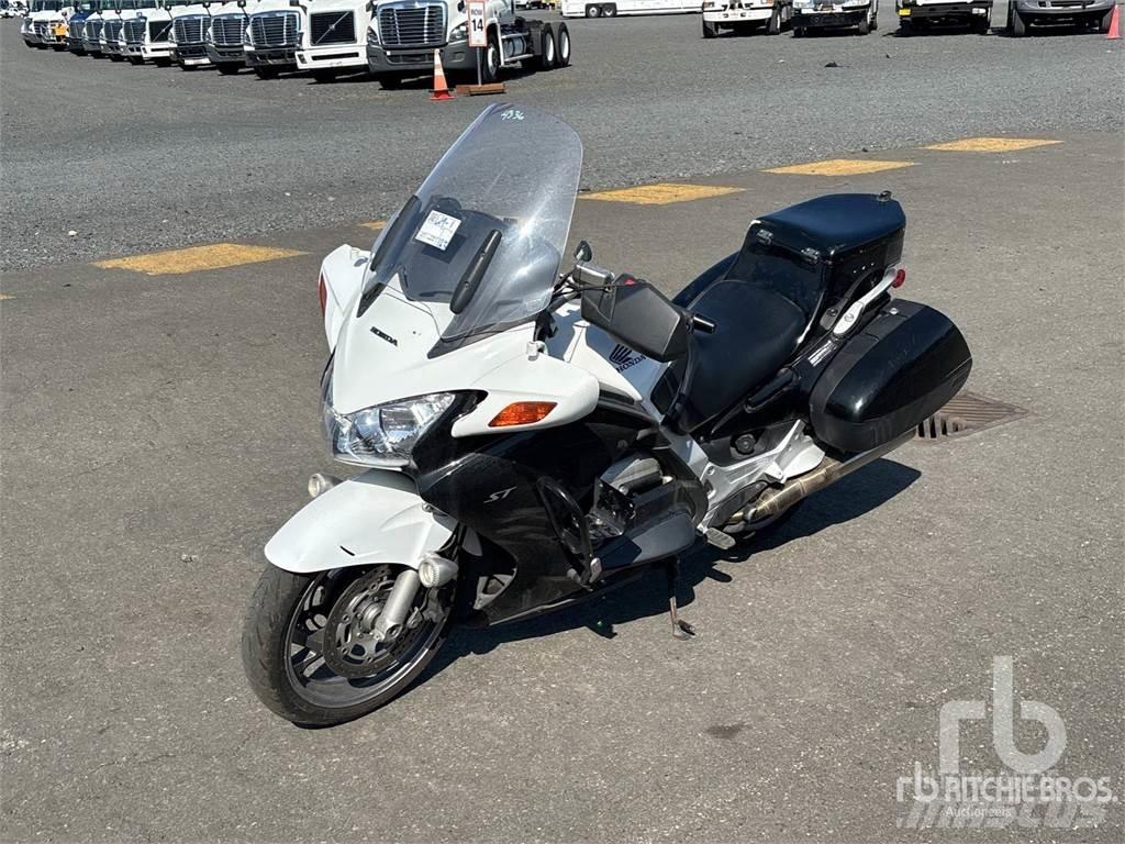 Honda ST1300 Auto's