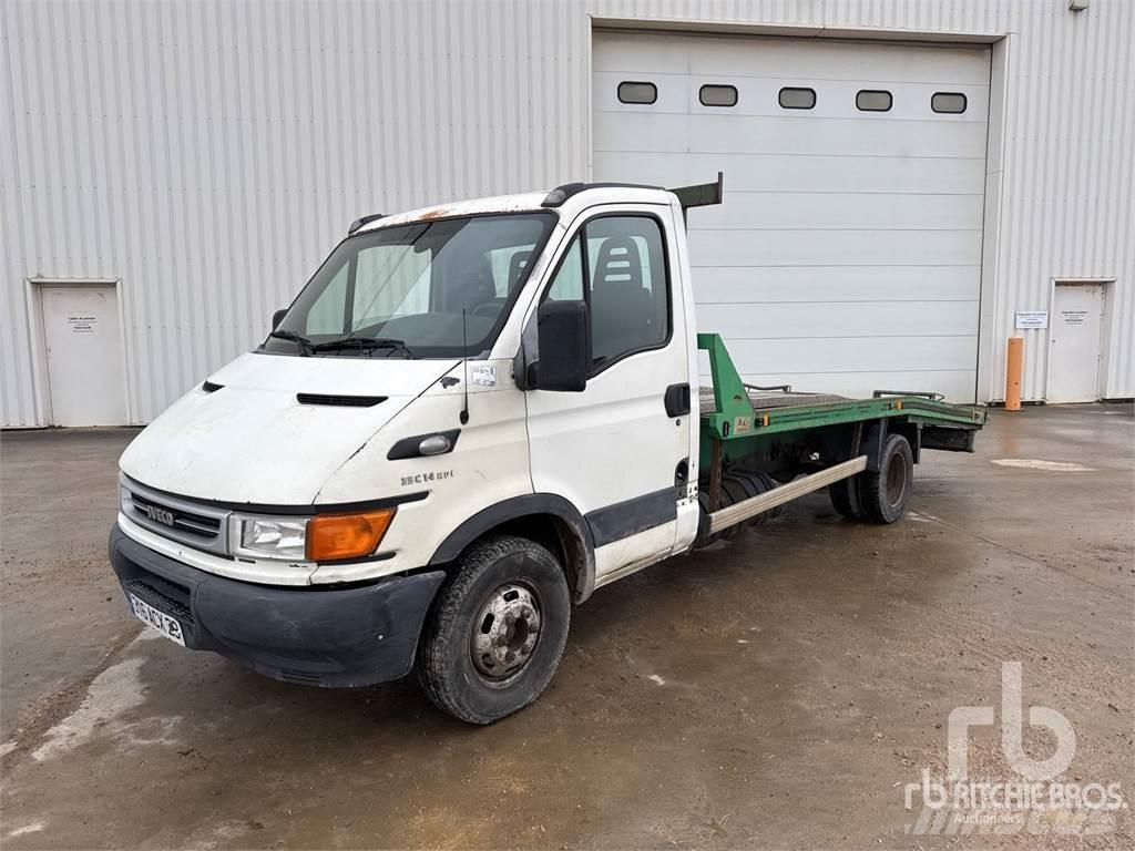 Iveco 35C14HPI Vrachtwagen met vlakke laadvloer en lier