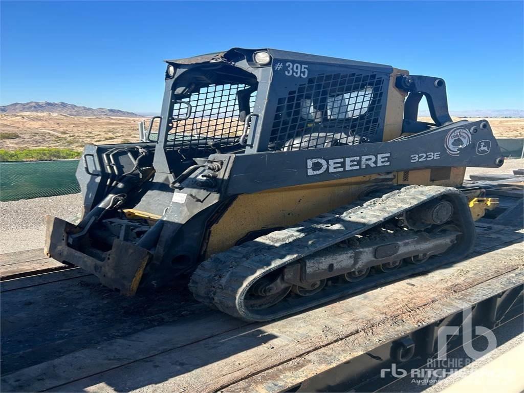 John Deere 323E Schrankladers