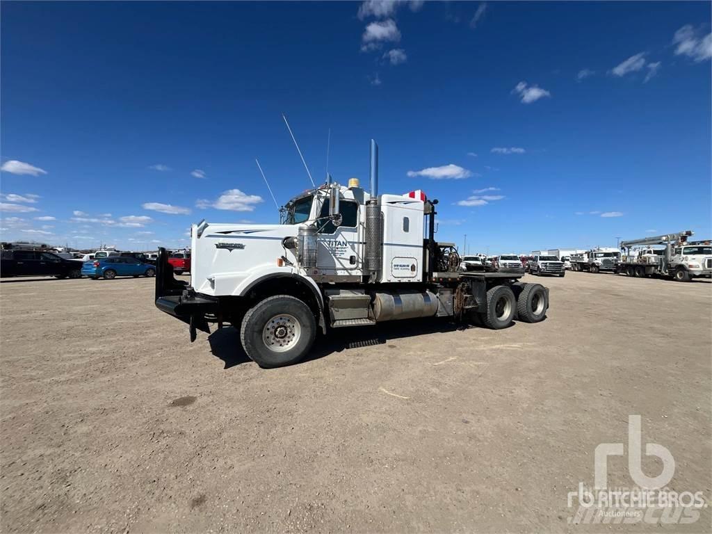 Kenworth C500B Vrachtwagen met vlakke laadvloer en lier