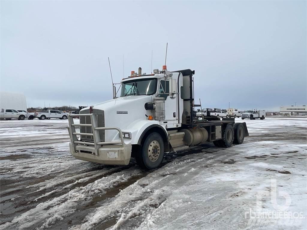 Kenworth T800 Vrachtwagen met vlakke laadvloer en lier