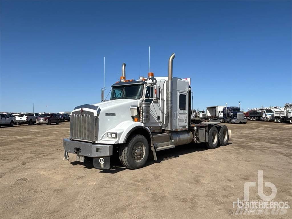 Kenworth T800 Vrachtwagen met vlakke laadvloer en lier