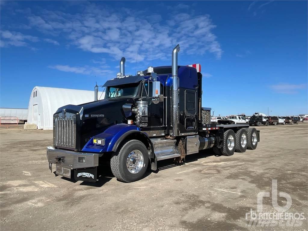 Kenworth T800 Vrachtwagen met vlakke laadvloer en lier