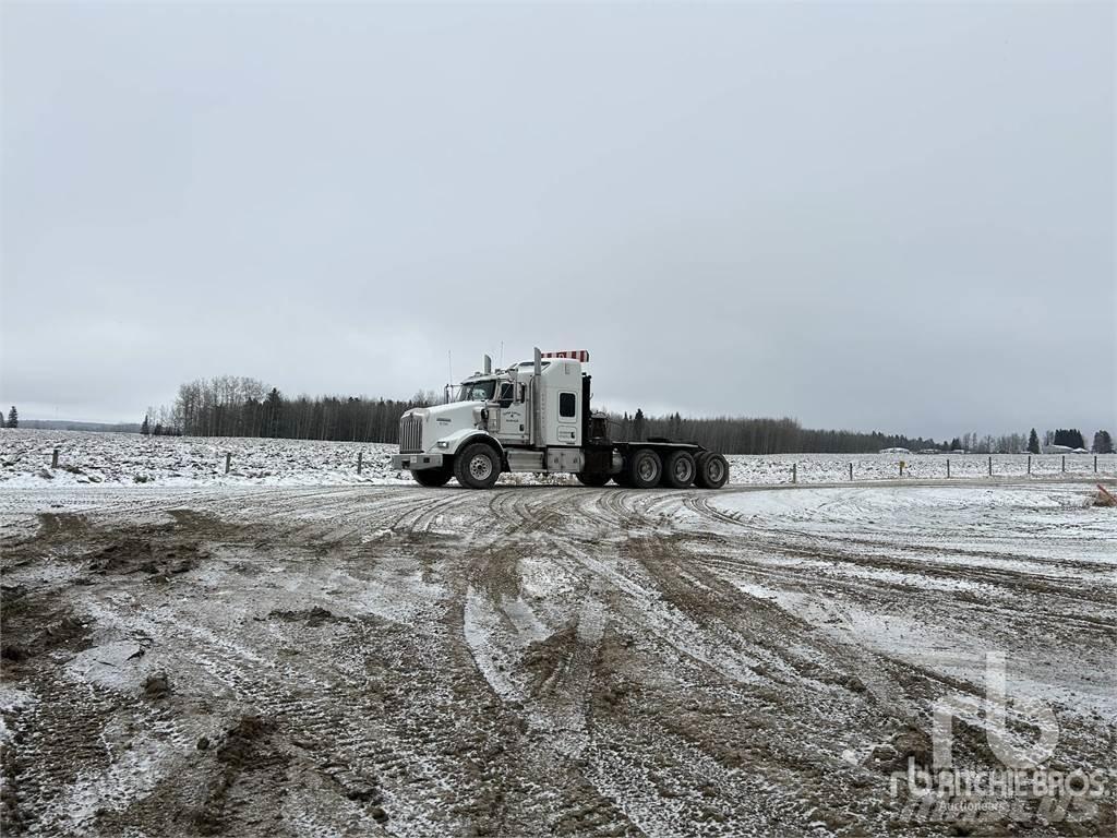 Kenworth T800 Vrachtwagen met vlakke laadvloer en lier