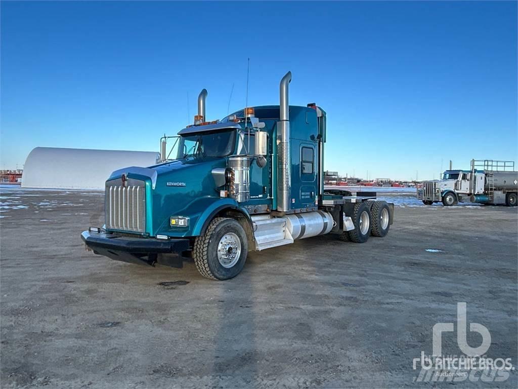 Kenworth T800 Vrachtwagen met vlakke laadvloer en lier