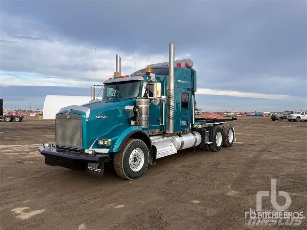 Kenworth T800 Vrachtwagen met vlakke laadvloer en lier