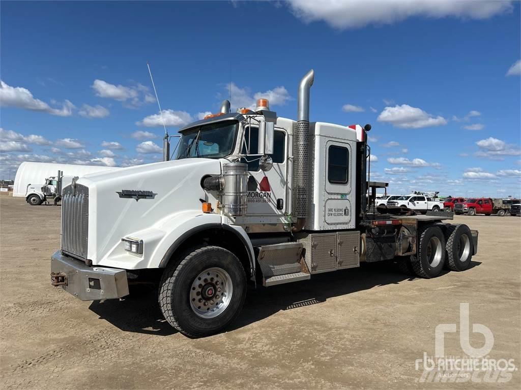 Kenworth T800 Vrachtwagen met vlakke laadvloer en lier