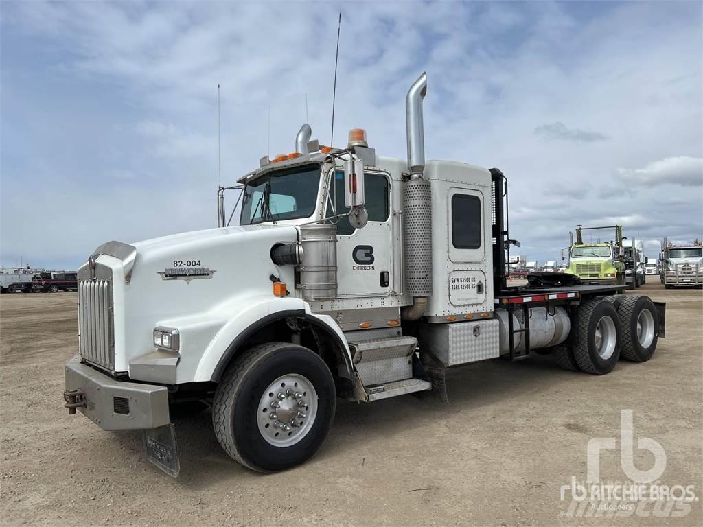 Kenworth T800 Vrachtwagen met vlakke laadvloer en lier
