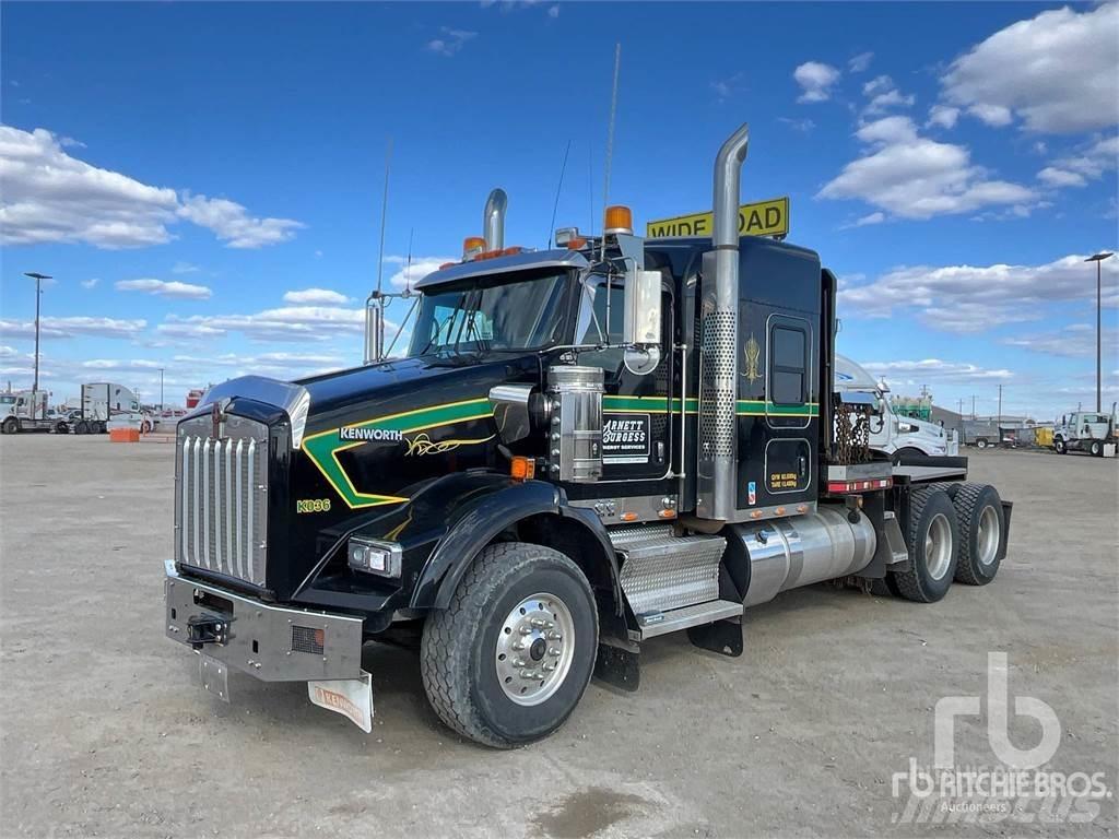 Kenworth T800 Vrachtwagen met vlakke laadvloer en lier
